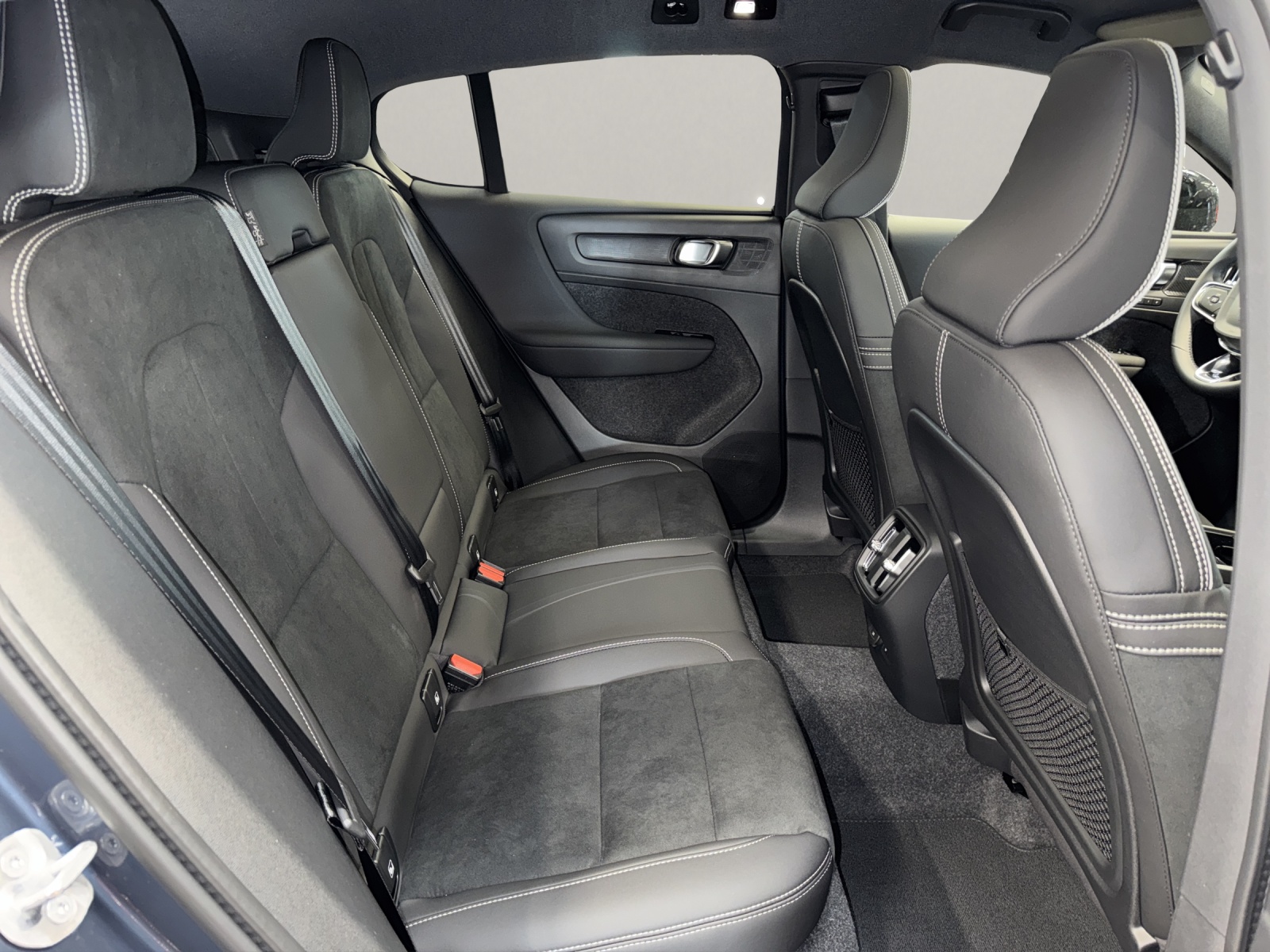 VOLVO EC40 Twin XCENTRIC Edition AWD-image-14