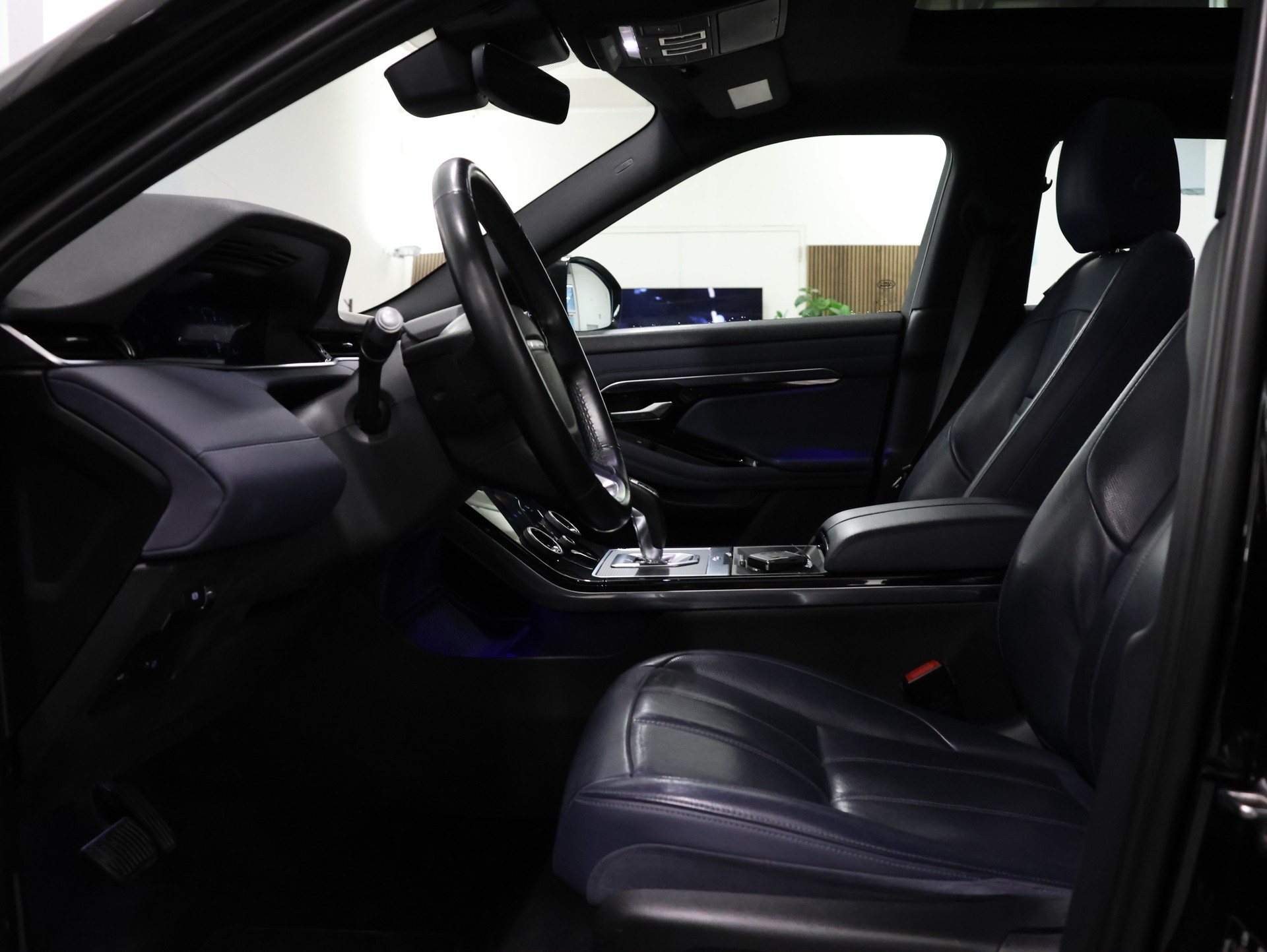 LAND ROVER Evoque 2.0 Si4 HSE Automatic *Black Edition* *360 Kamara* *Top Ausstattung*-image-8