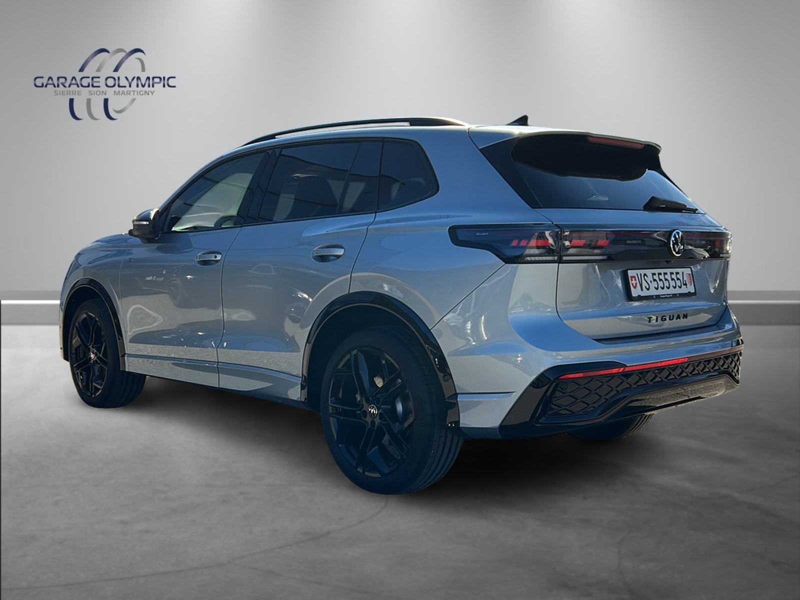 VW Tiguan 2.0 TSI DSG R-Line 4Motion-image-2