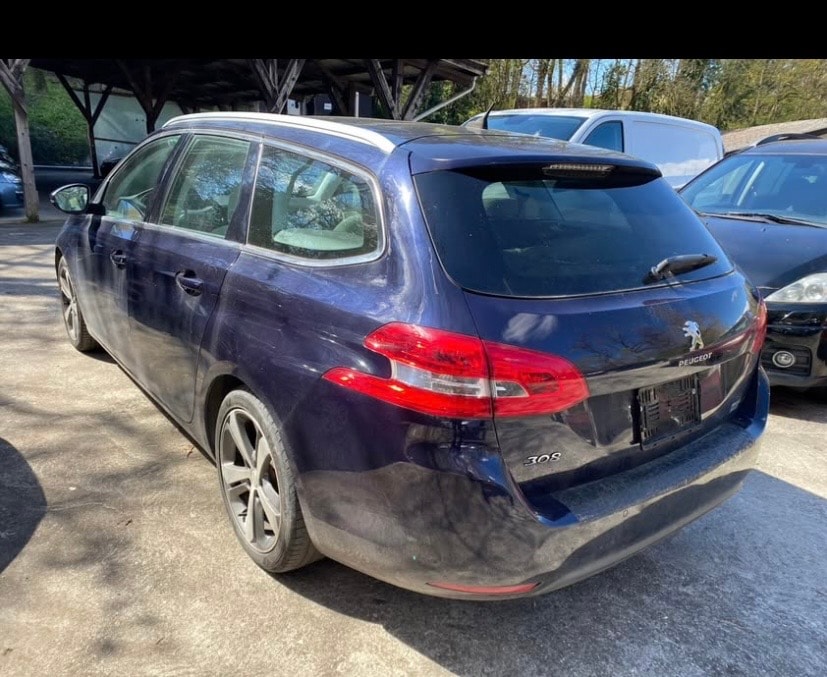 PEUGEOT 308 SW 1.2 THP Style Automatic-image-2