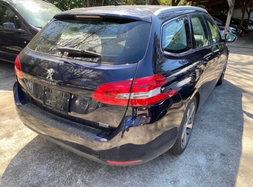 PEUGEOT 308 SW 1.2 THP Style Automatic-image-3