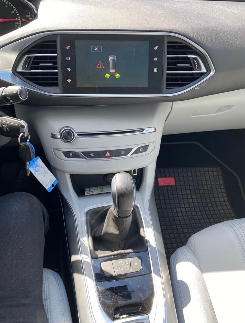 PEUGEOT 308 SW 1.2 THP Style Automatic-image-5