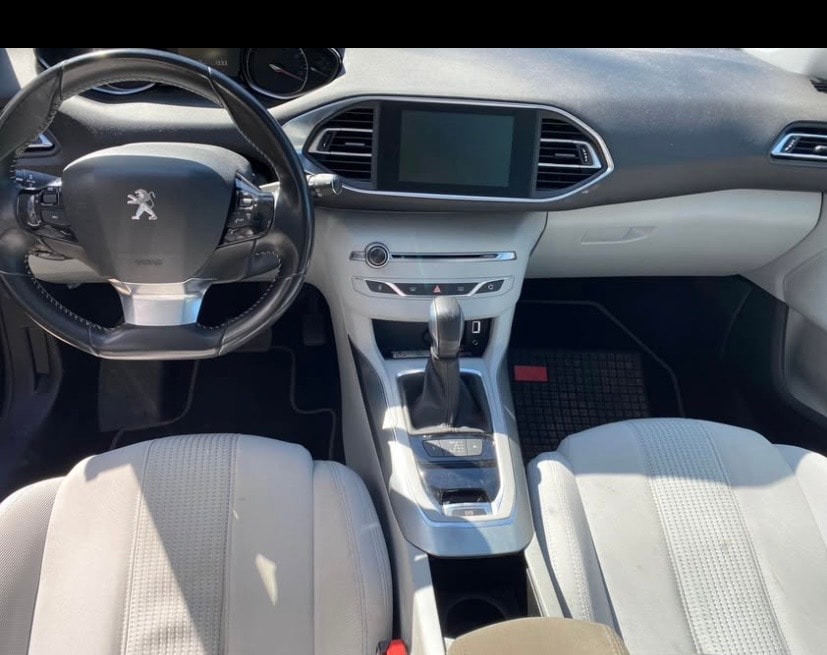 PEUGEOT 308 SW 1.2 THP Style Automatic-image-4