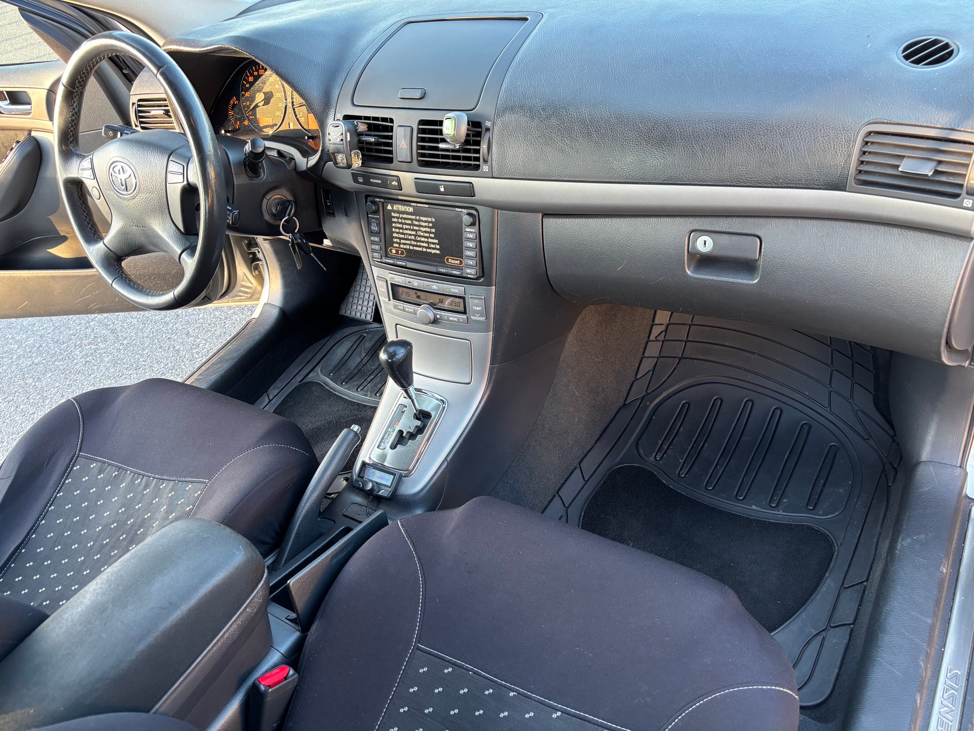 TOYOTA Avensis 2.0 D4 VVT-i Linea Sol Prem. T-Step4-image-10