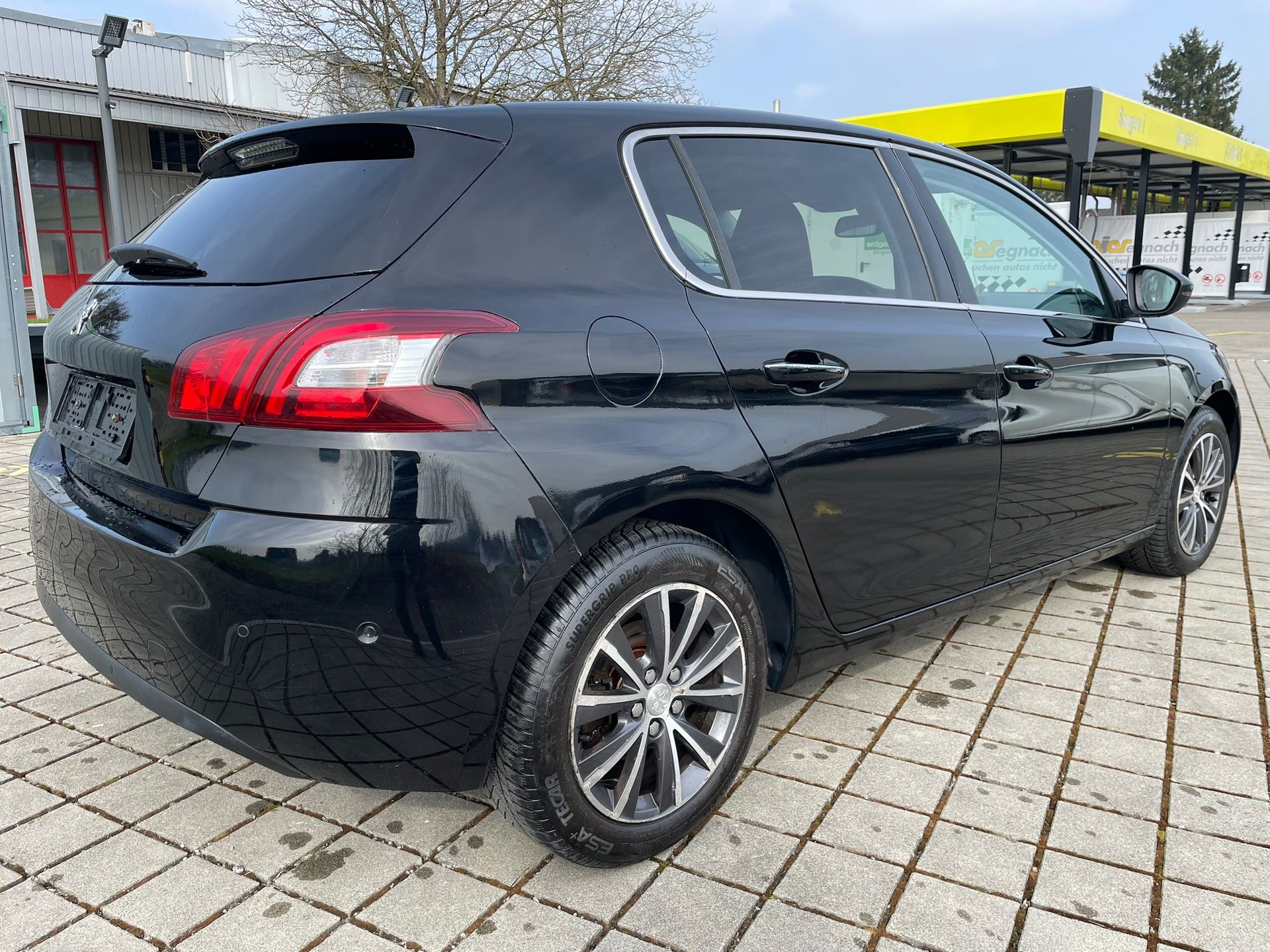 PEUGEOT 308 1.2 THP Allure-image-8