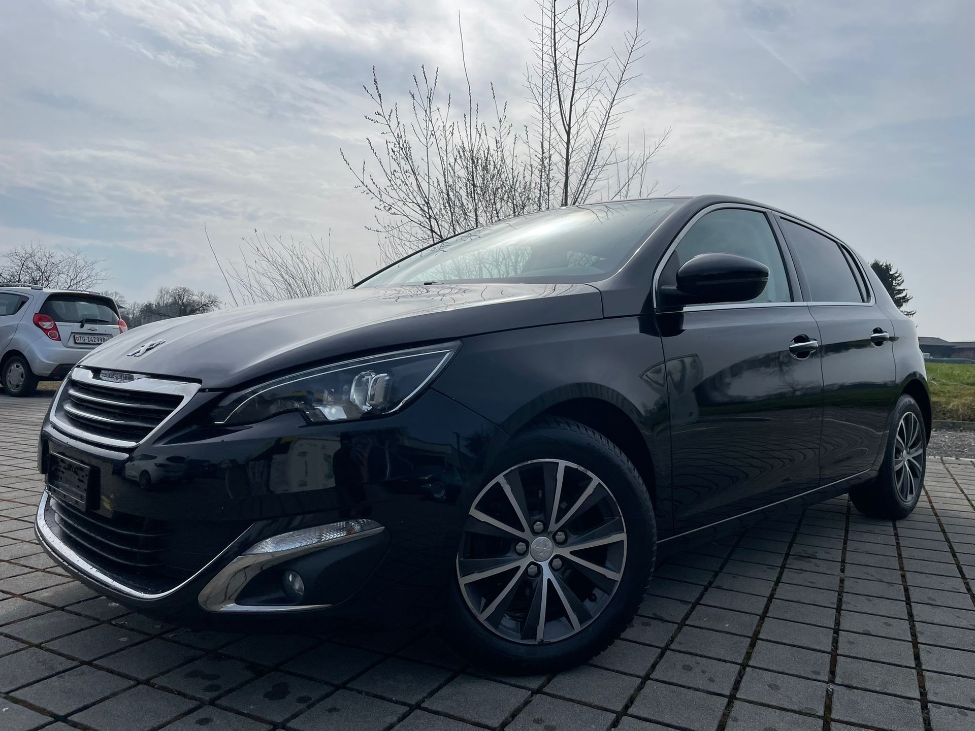 PEUGEOT 308 1.2 THP Allure-image-0