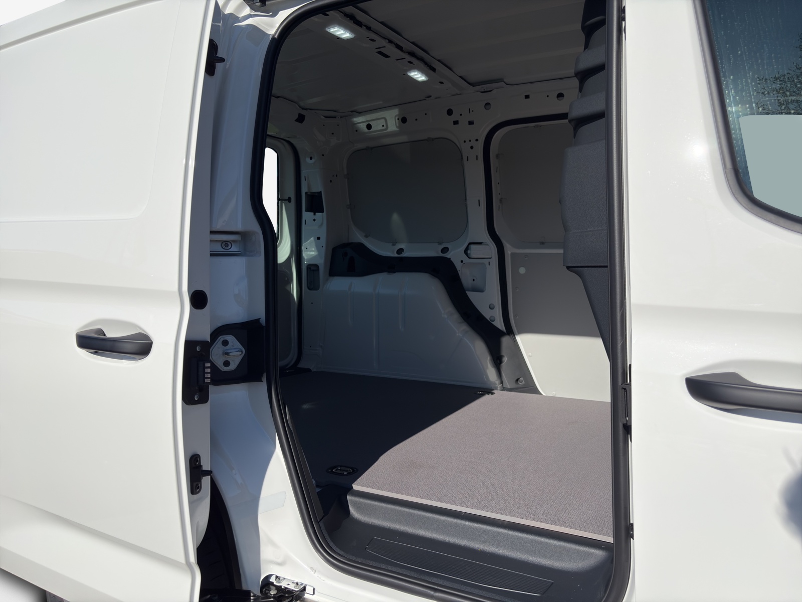 VW Caddy Cargo 2.0TDI 4Motion-image-13