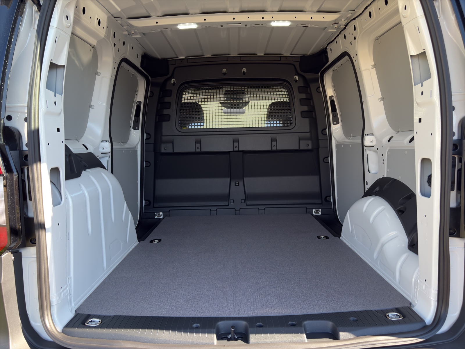 VW Caddy Cargo 2.0TDI 122PS 6G 4M-image-12