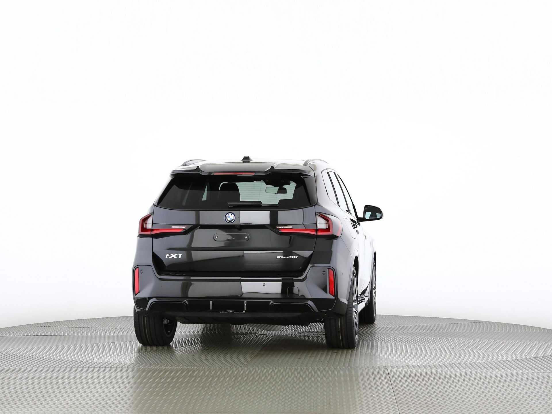 BMW iX1 30 xDrive-image-17