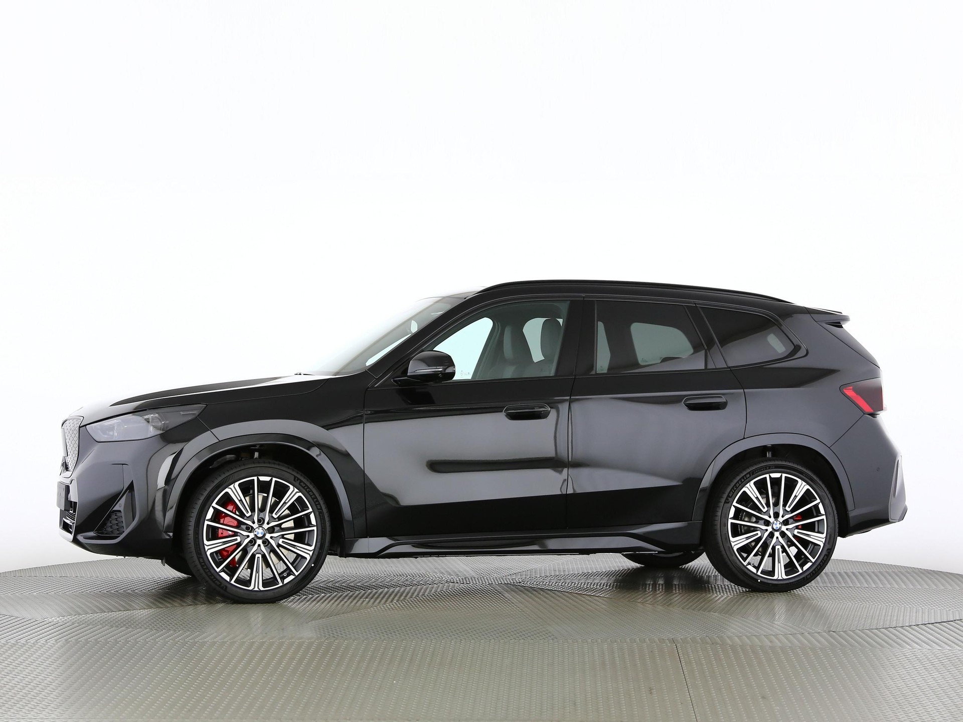 BMW iX1 30 xDrive-image-10