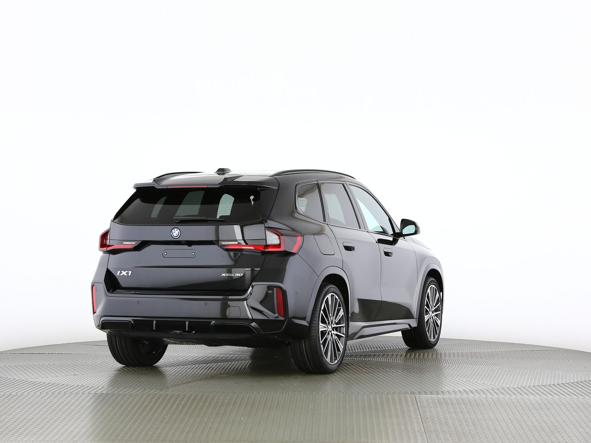 BMW iX1 30 xDrive-image-18