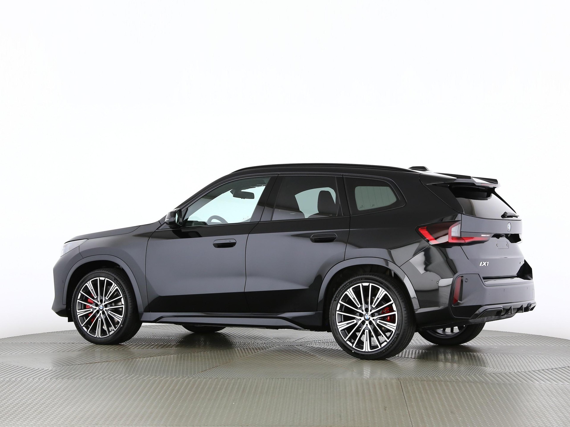 BMW iX1 30 xDrive-image-13