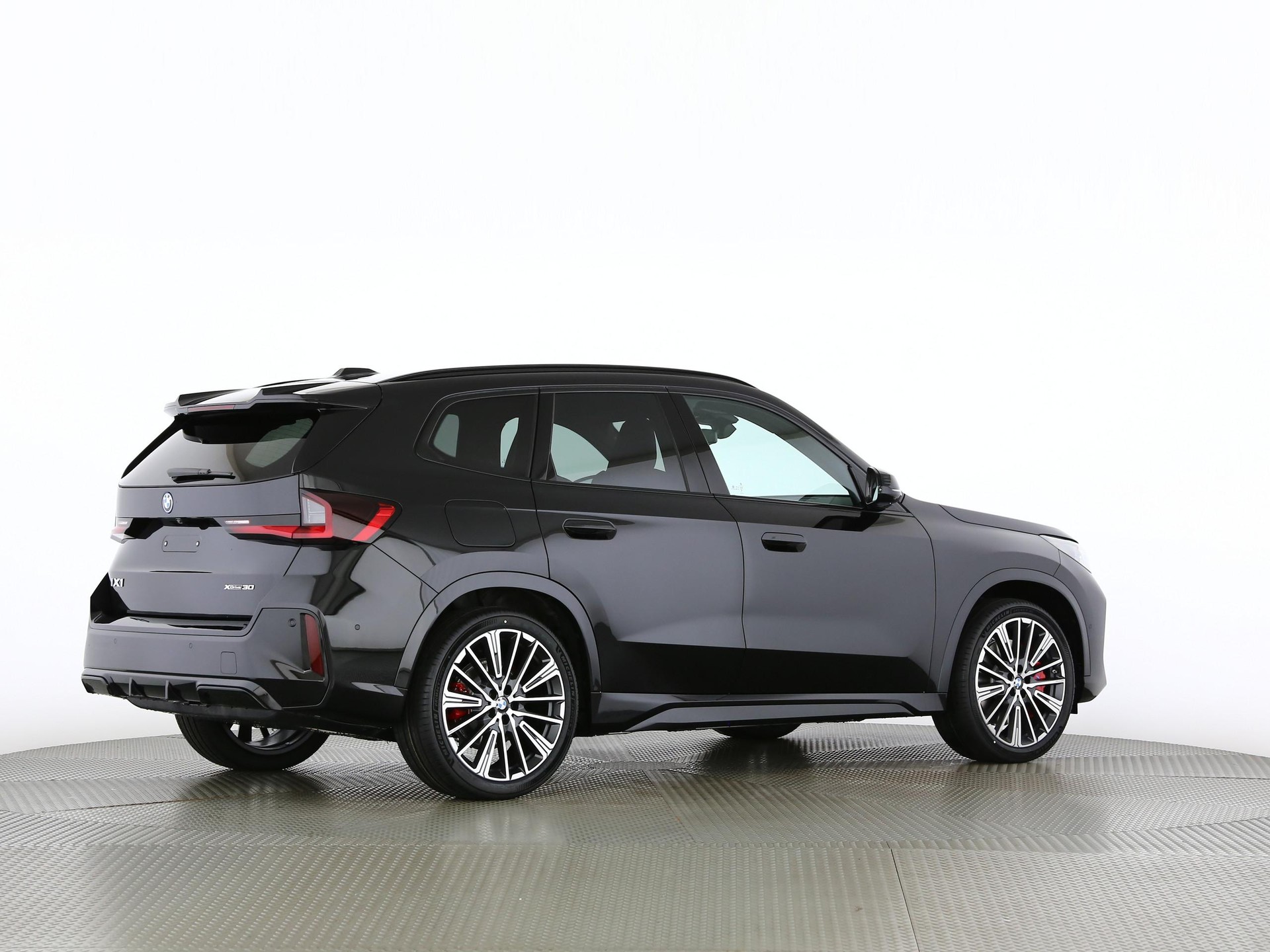 BMW iX1 30 xDrive-image-20