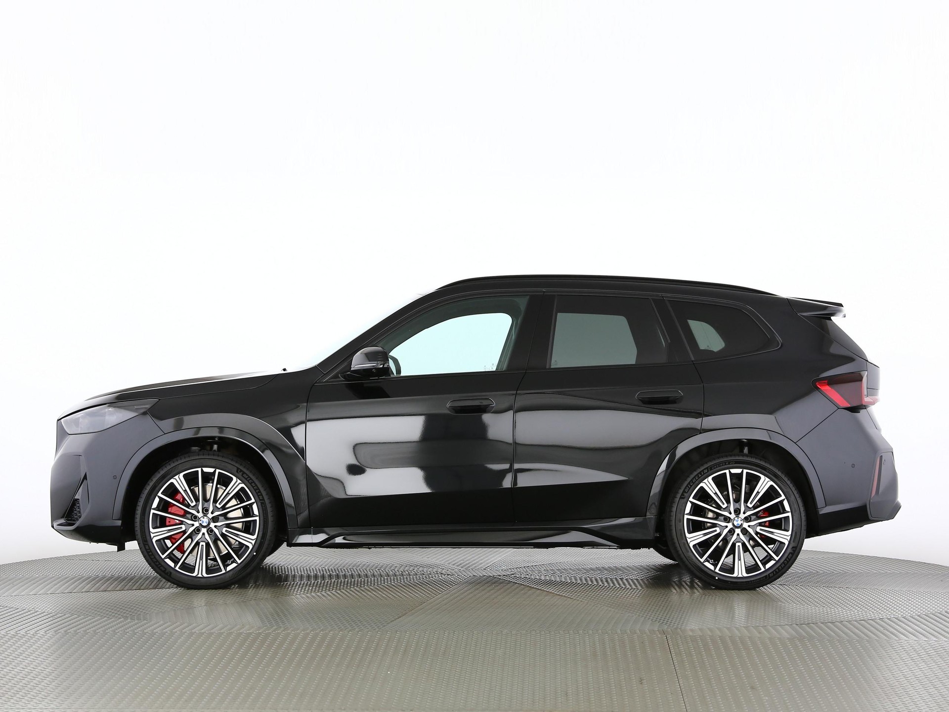 BMW iX1 30 xDrive-image-11
