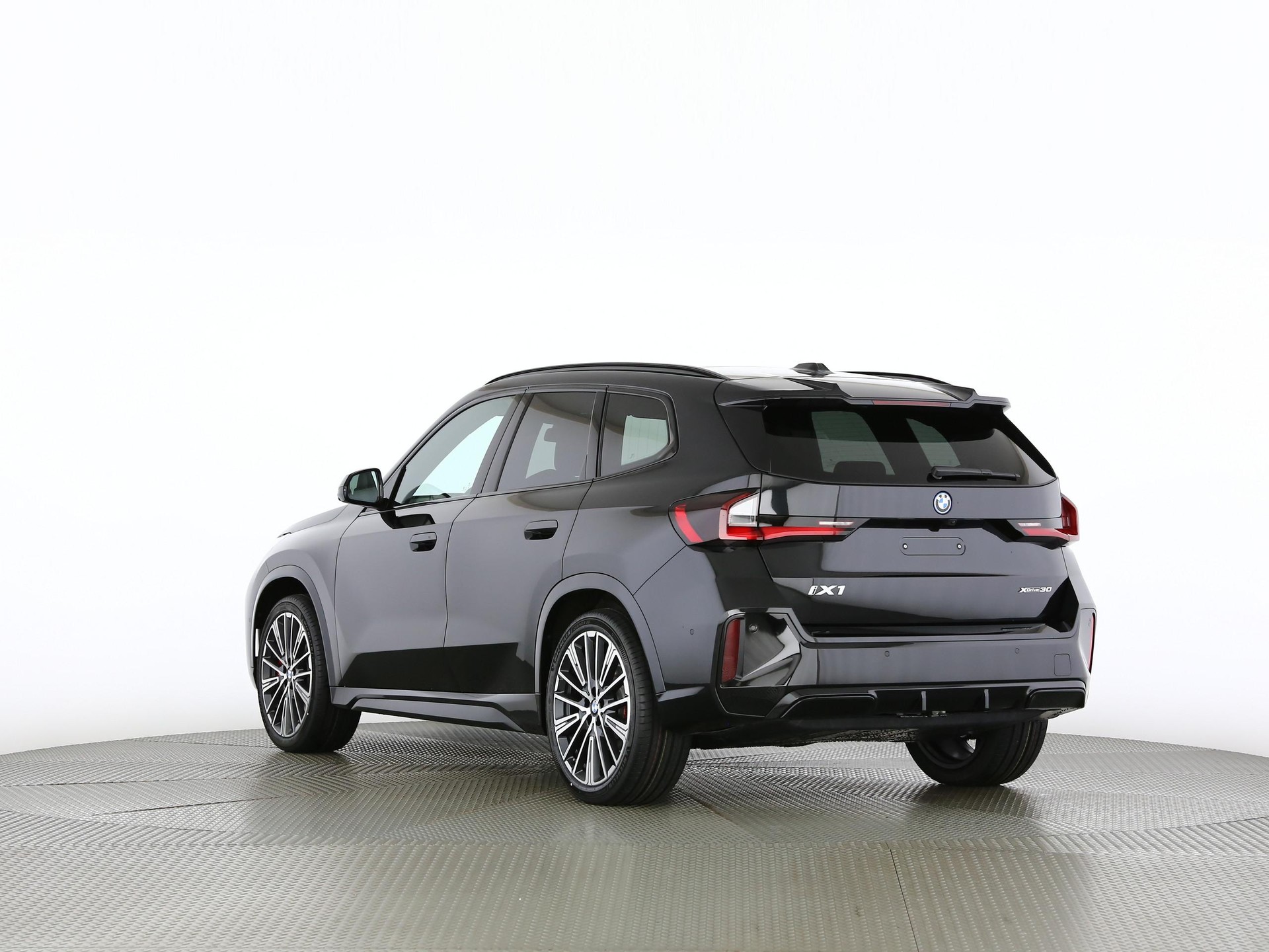 BMW iX1 30 xDrive-image-15