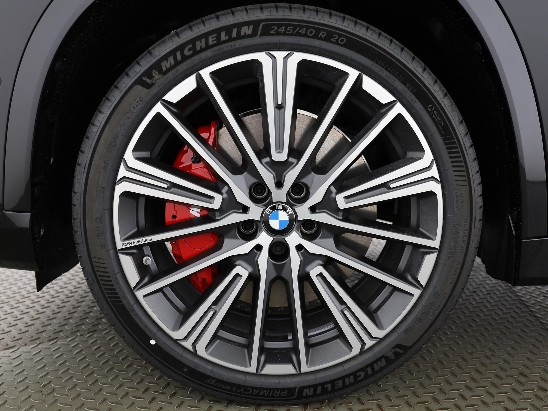 BMW iX1 30 xDrive-image-3