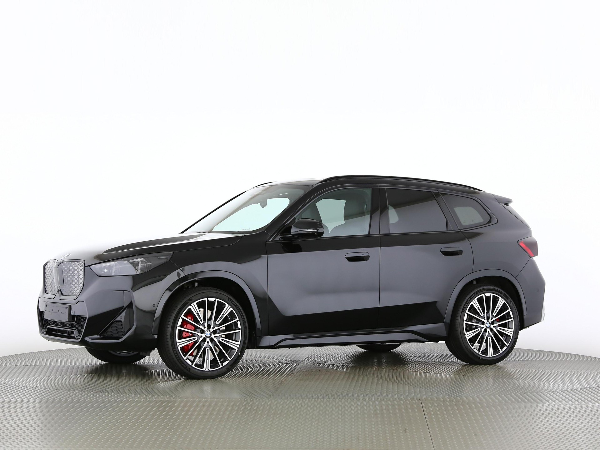 BMW iX1 30 xDrive-image-9