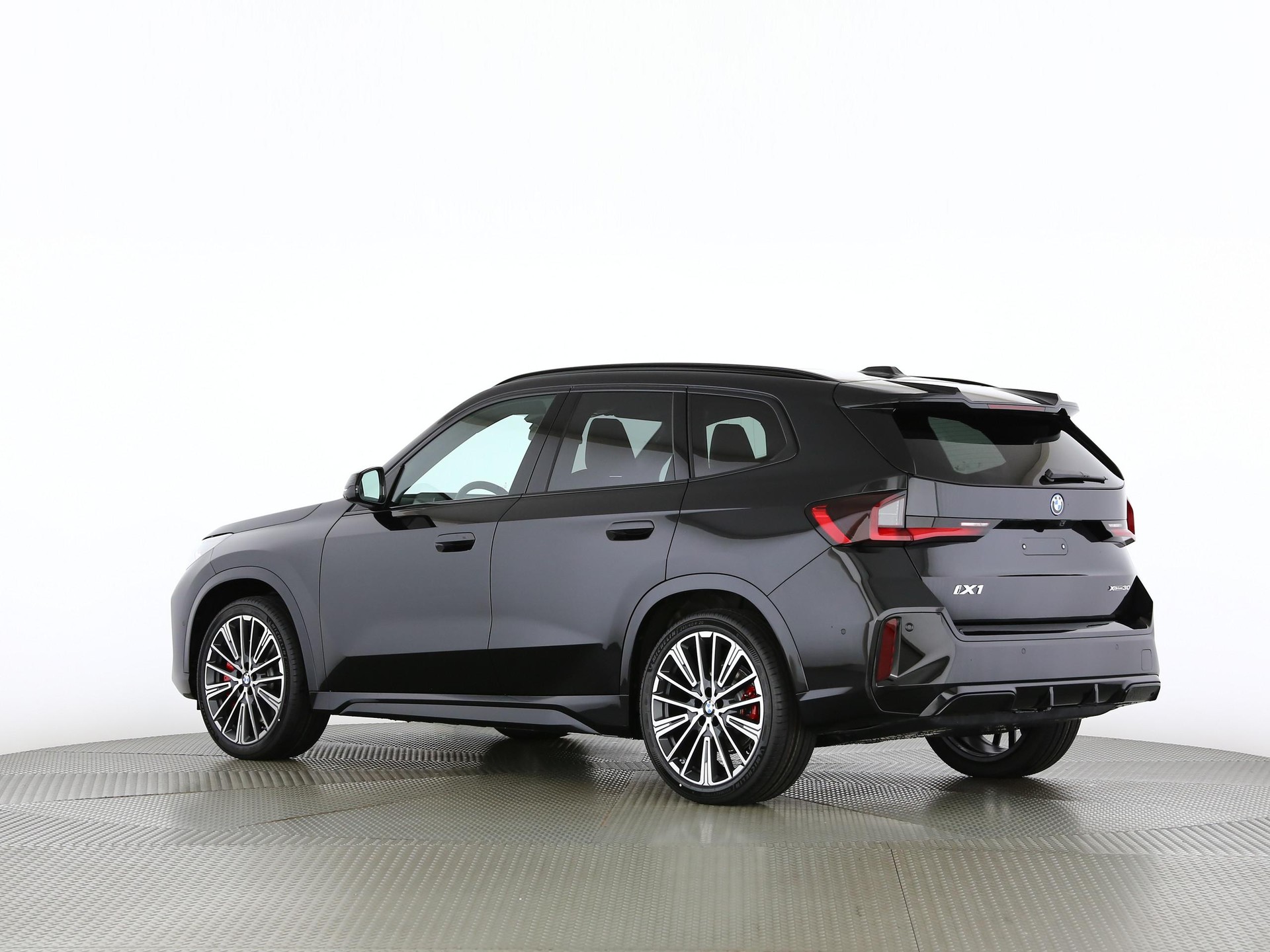 BMW iX1 30 xDrive-image-14