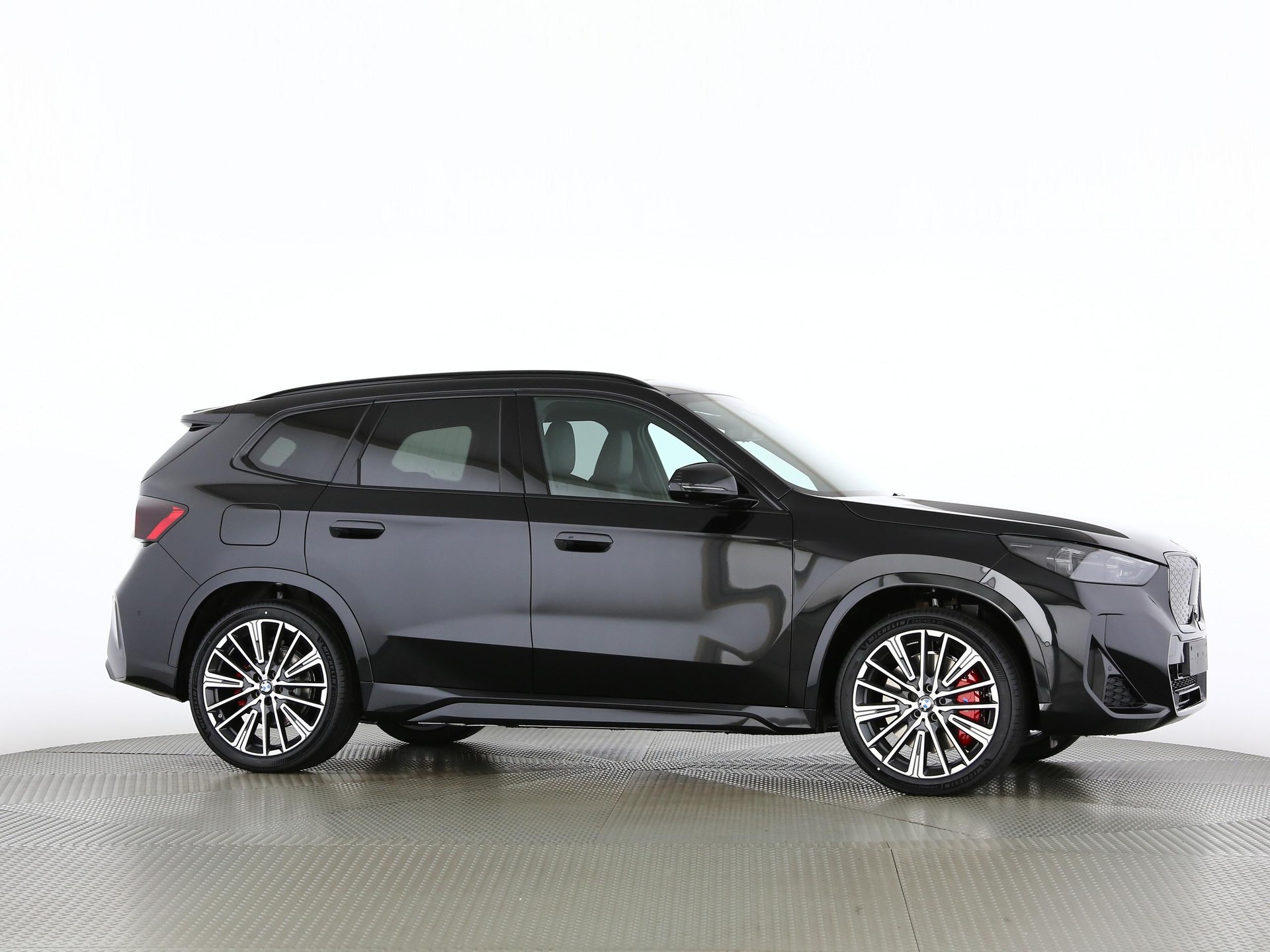 BMW iX1 30 xDrive-image-24