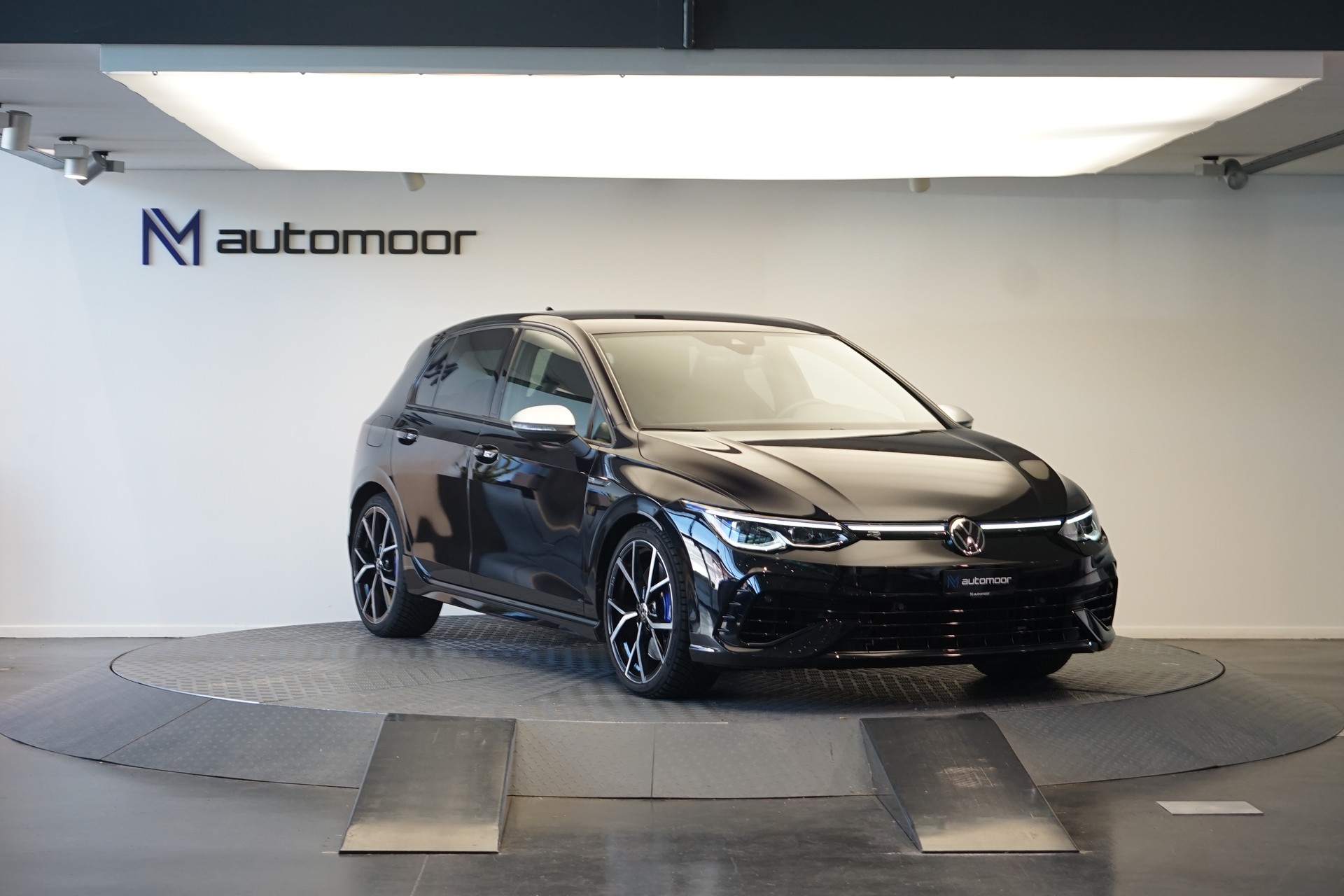 VW Golf 2.0 TSI R DSG 4Motion-image-2