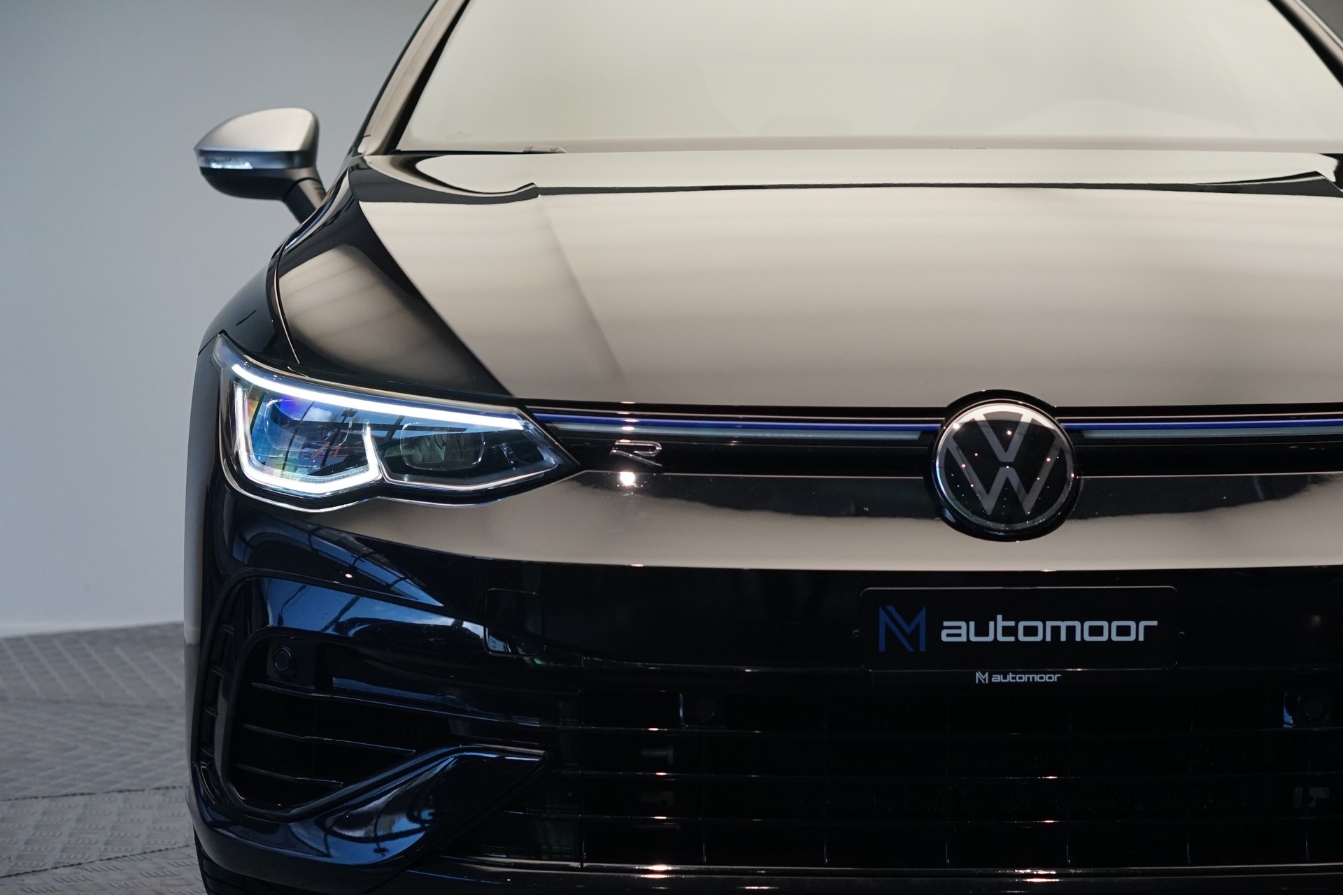 VW Golf 2.0 TSI R DSG 4Motion-image-9