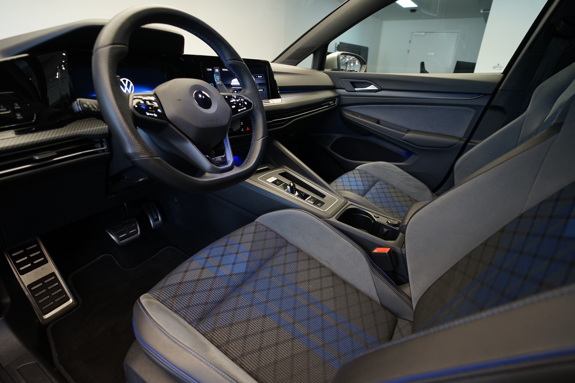 VW Golf 2.0 TSI R DSG 4Motion-image-13