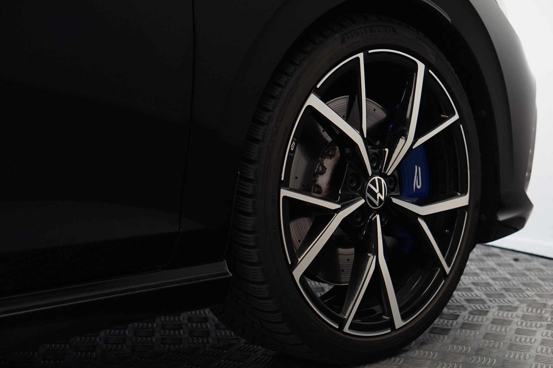 VW Golf 2.0 TSI R DSG 4Motion-image-11