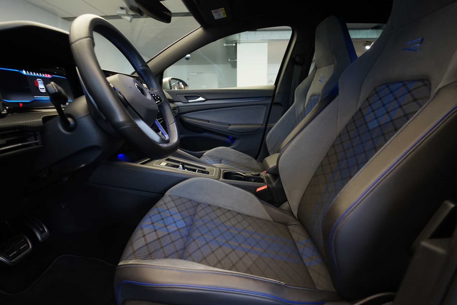 VW Golf 2.0 TSI R DSG 4Motion-image-15