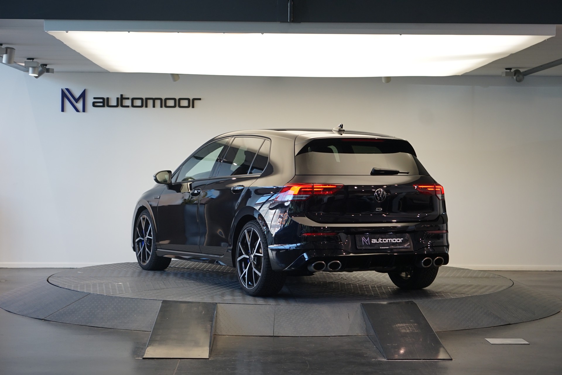 VW Golf 2.0 TSI R DSG 4Motion-image-6