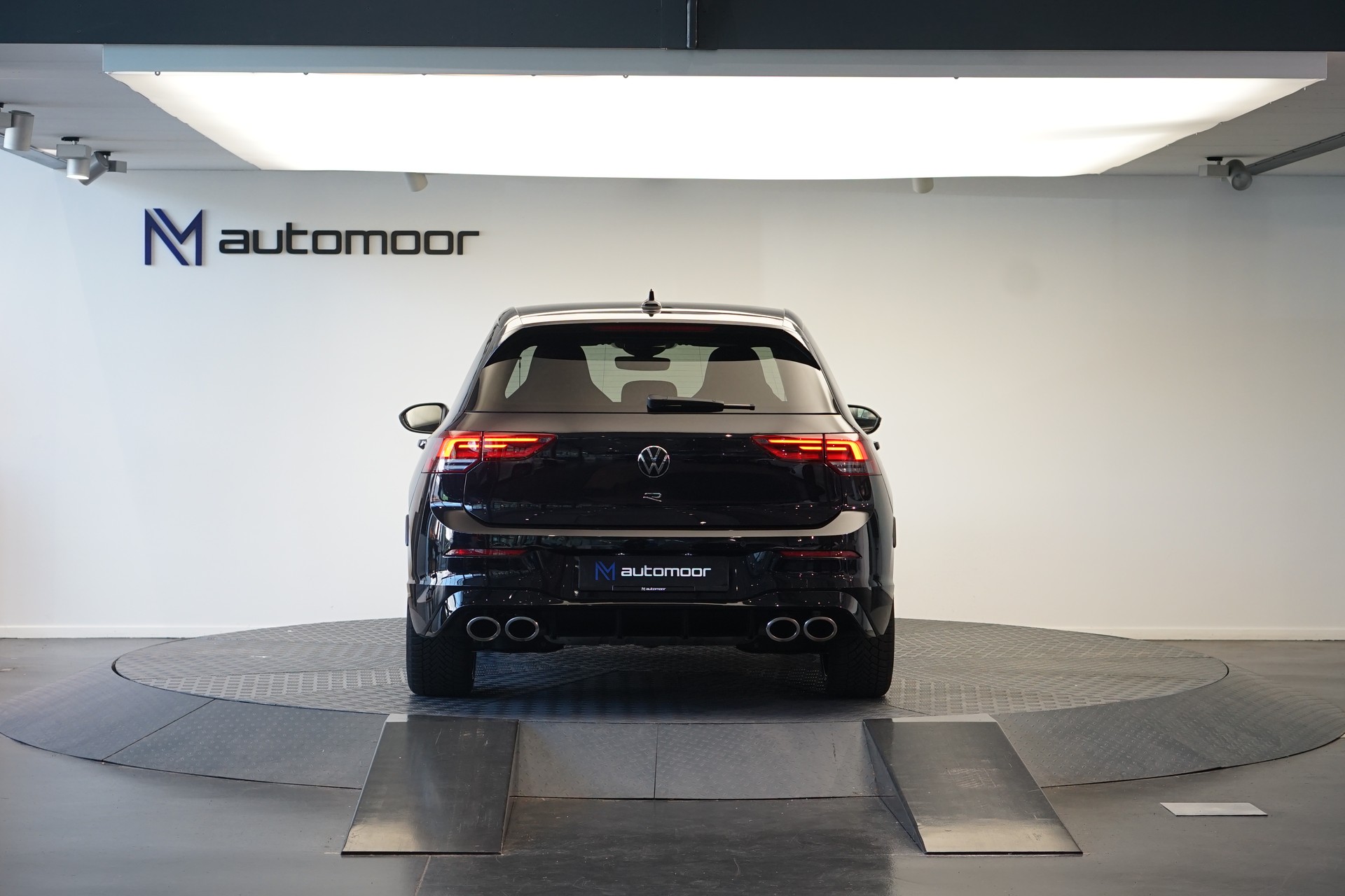 VW Golf 2.0 TSI R DSG 4Motion-image-5