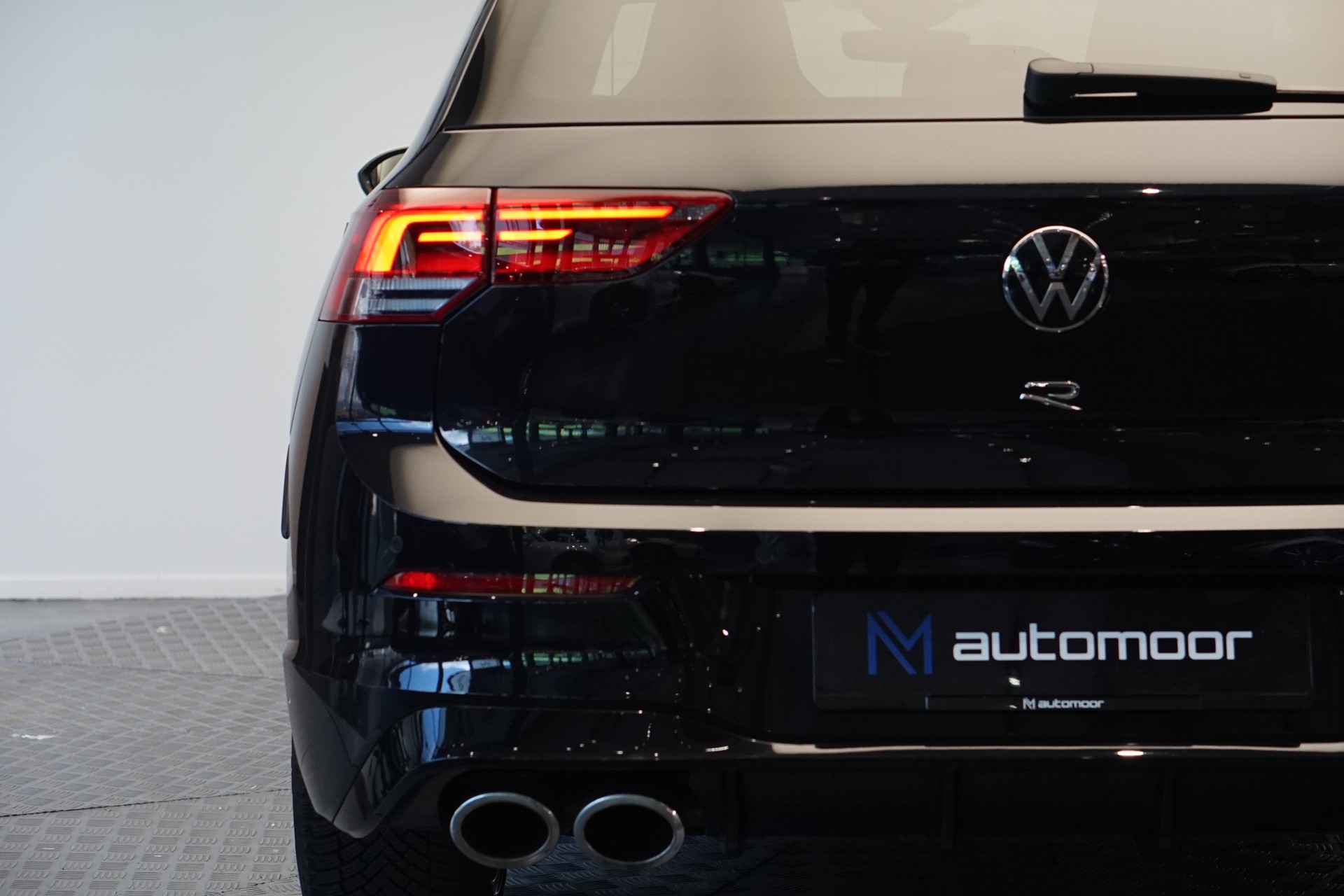 VW Golf 2.0 TSI R DSG 4Motion-image-10
