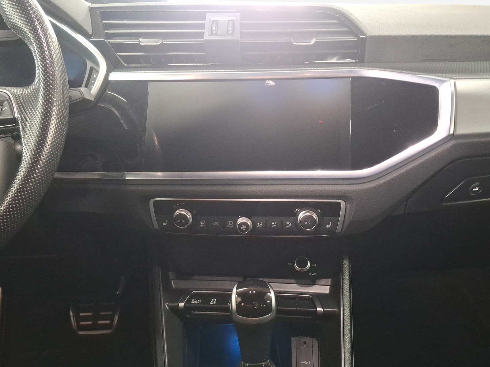 AUDI Q3 35 TFSI S line Attraction S-tronic-image-10