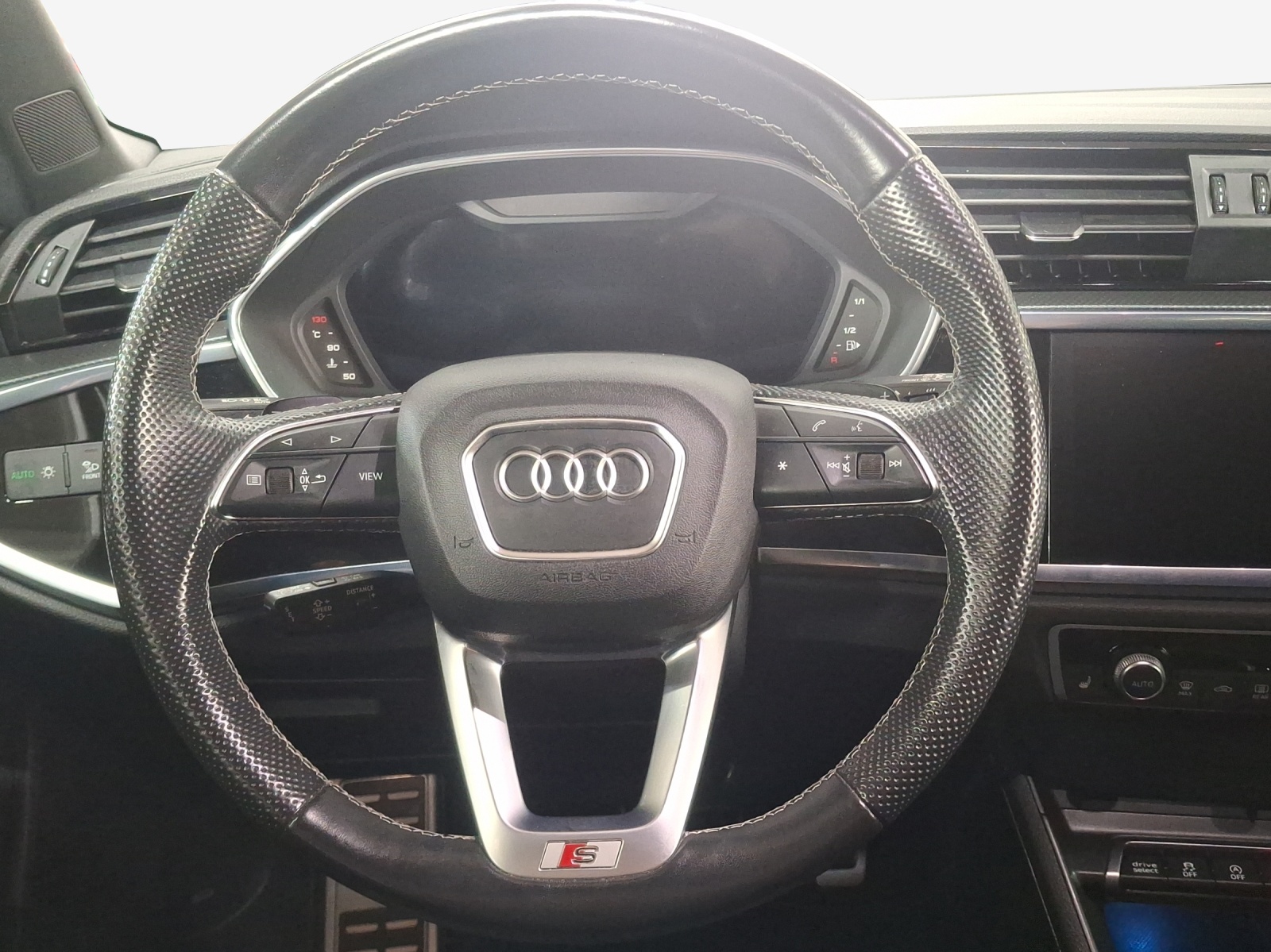 AUDI Q3 35 TFSI S line Attraction S-tronic-image-9
