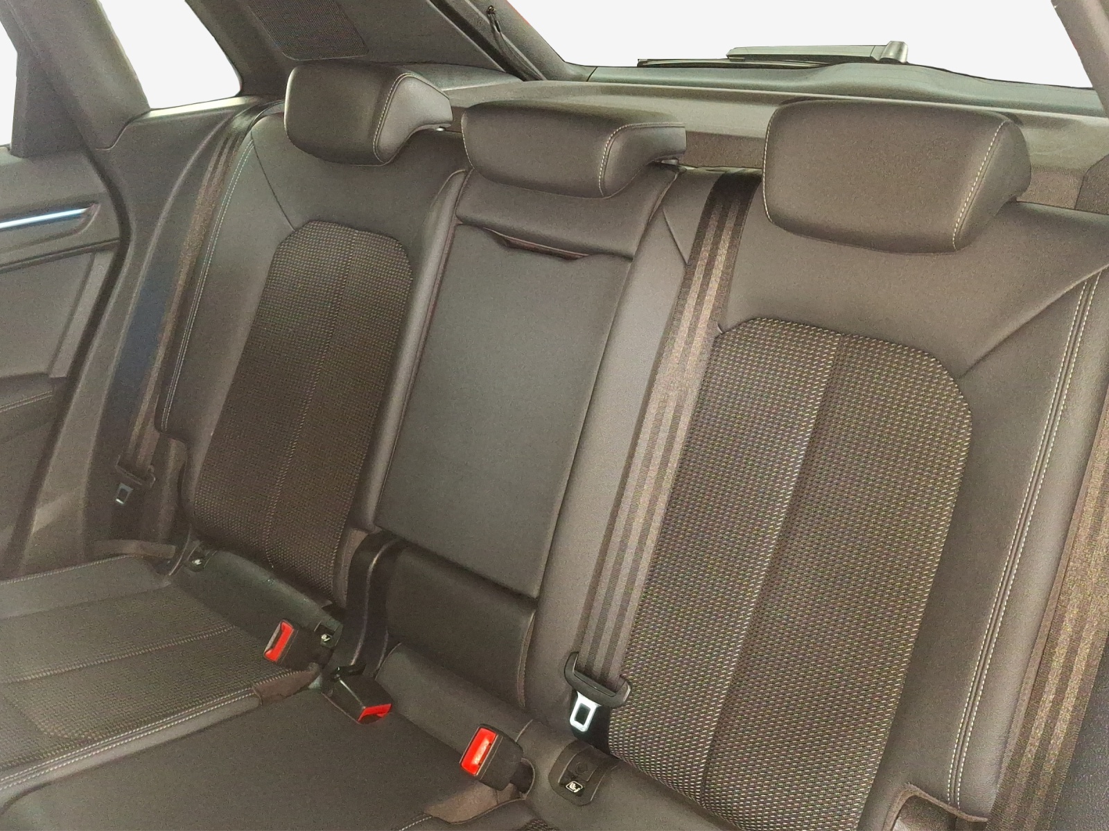 AUDI Q3 35 TFSI S line Attraction S-tronic-image-11