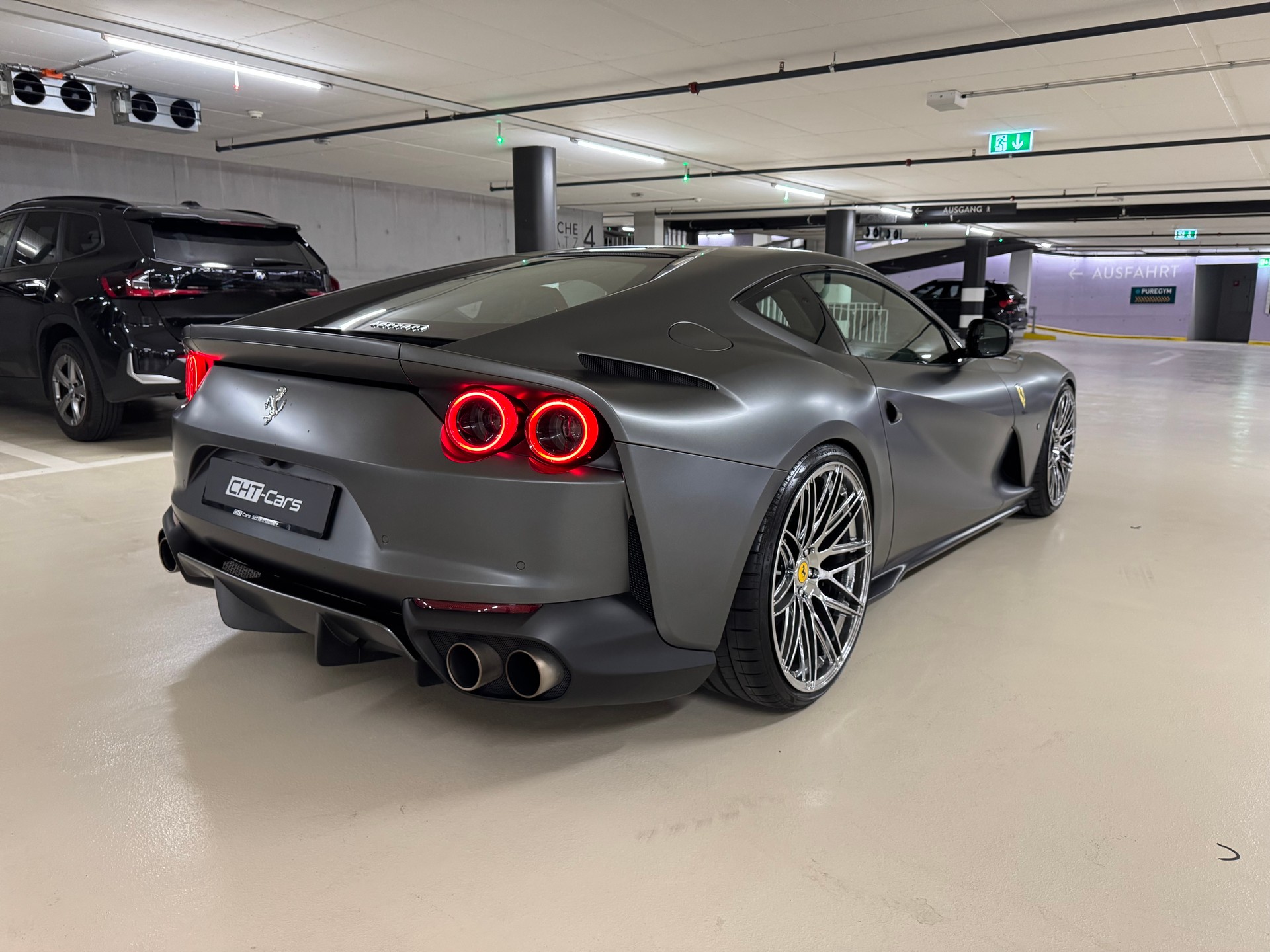 FERRARI 812 Superfast-image-4