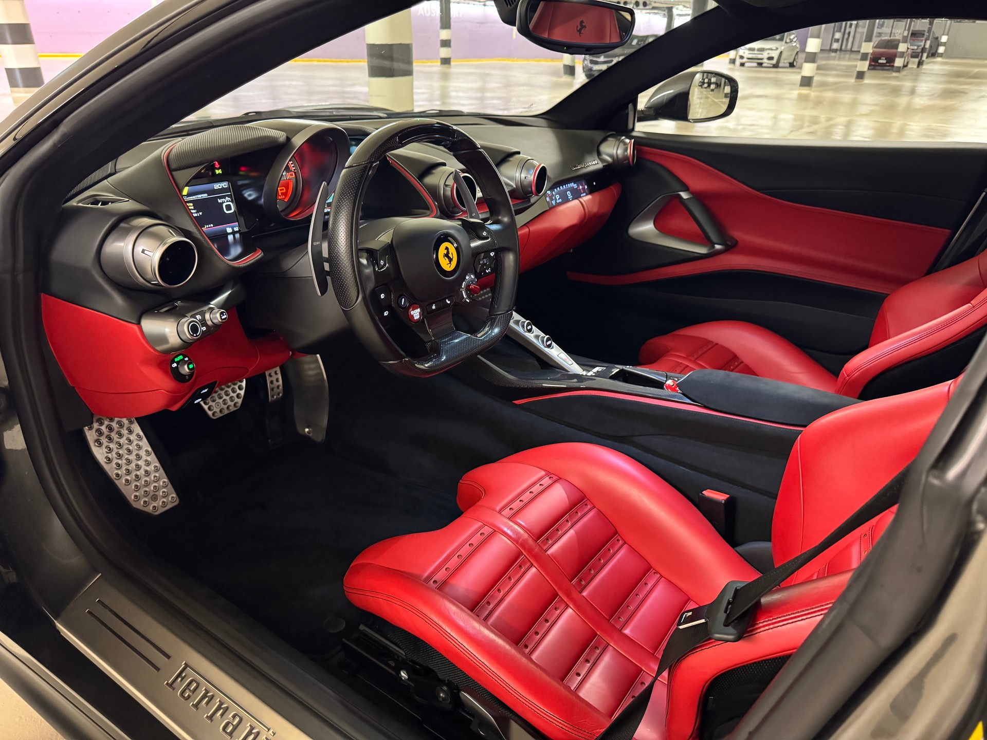 FERRARI 812 Superfast-image-9