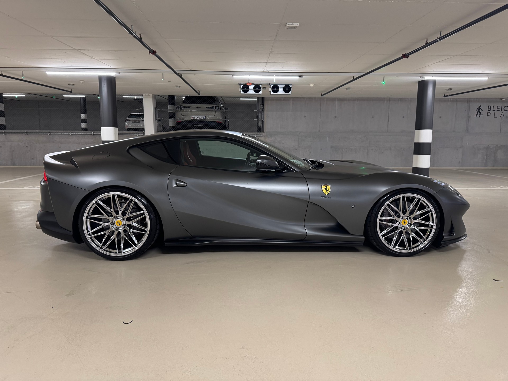 FERRARI 812 Superfast-image-5