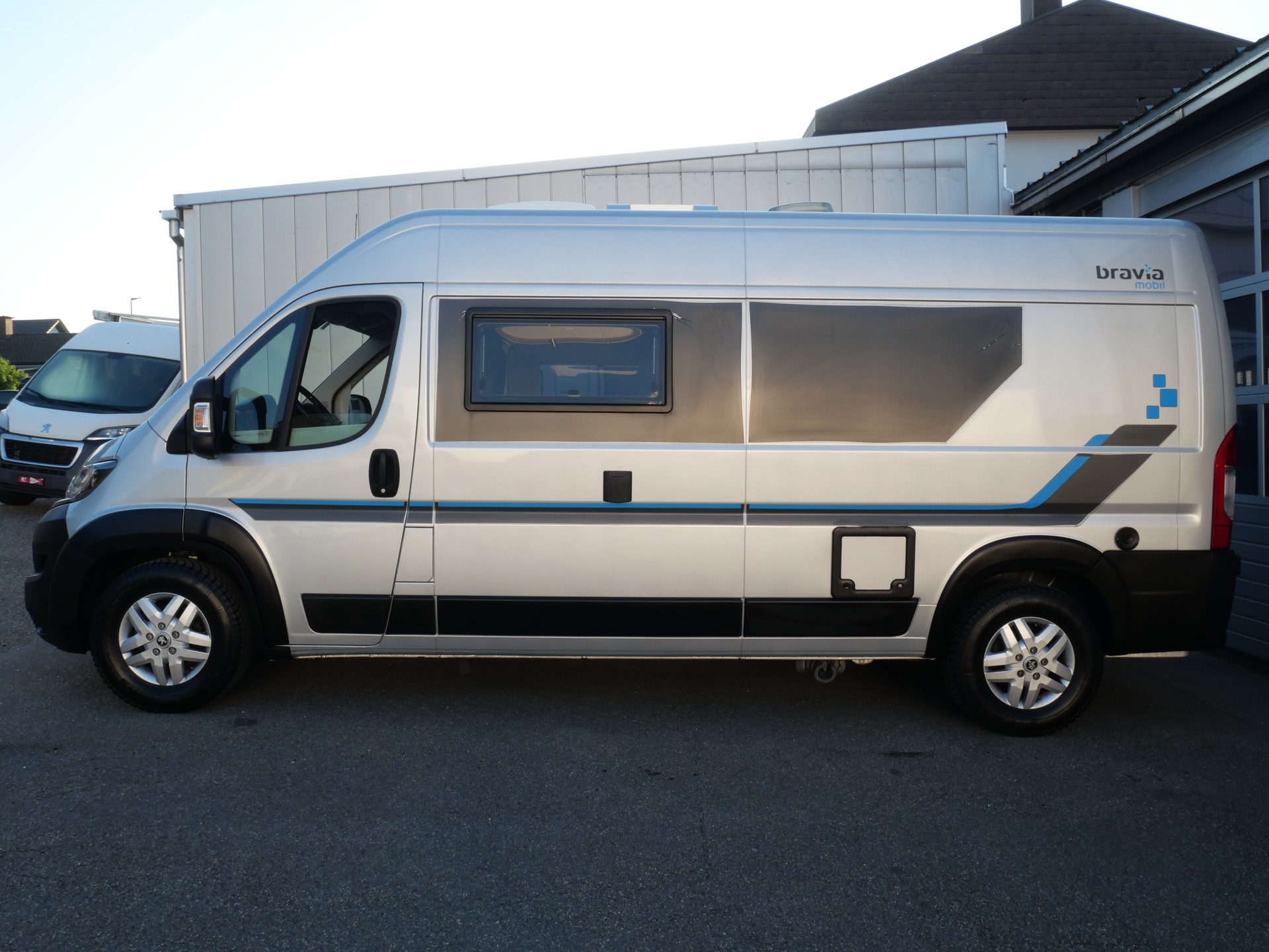 BRAVIA Swan 599, Peugeot Boxer *Lithium, Solar, Softclose*-showroom-element-1