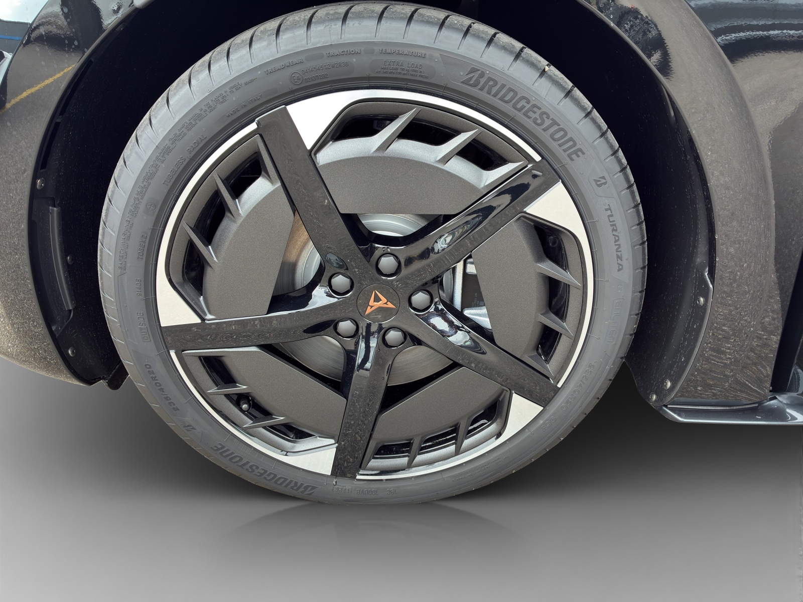 CUPRA Born 79 kWh e-Boost Adrenaline-image-11