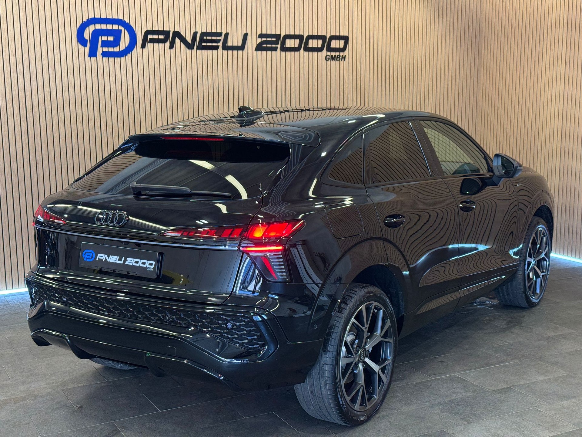 AUDI Q3 Sportback e-hybrid 200 kW S tronig S-Line-image-3