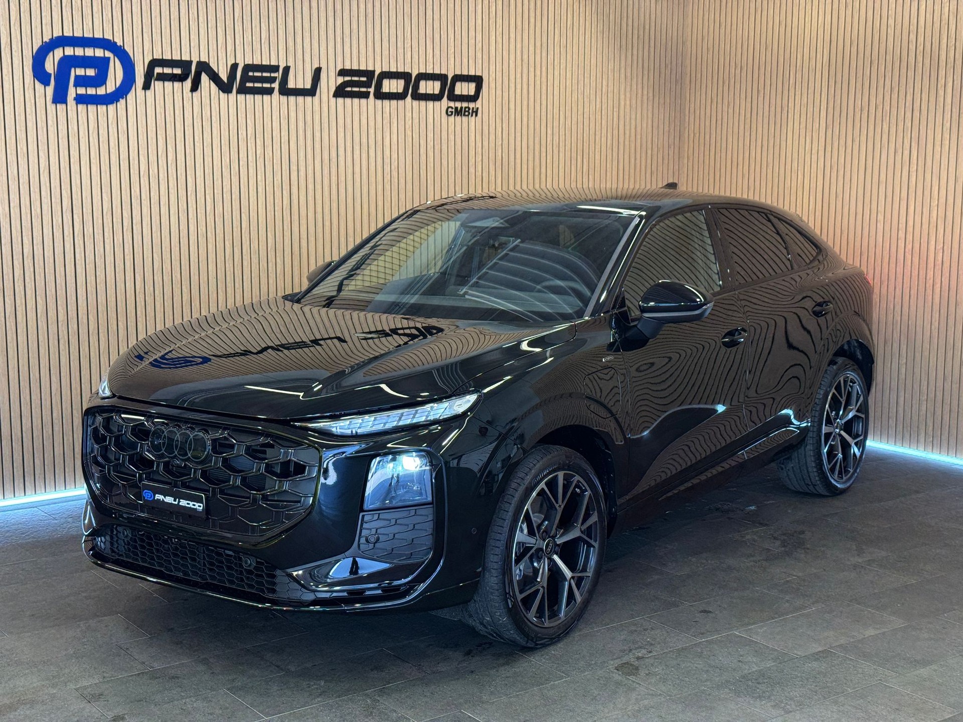 AUDI Q3 Sportback e-hybrid 200 kW S tronig S-Line-image-0