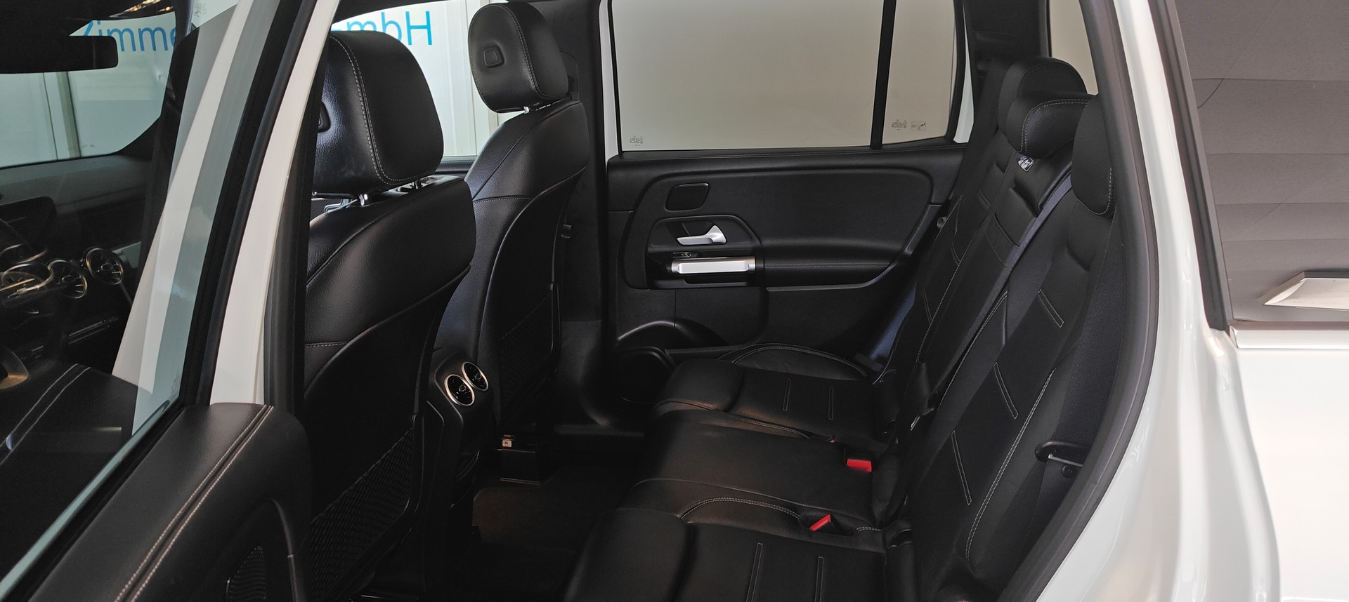 MERCEDES-BENZ GLB 200 AMG Line 7G-Tronic-image-12