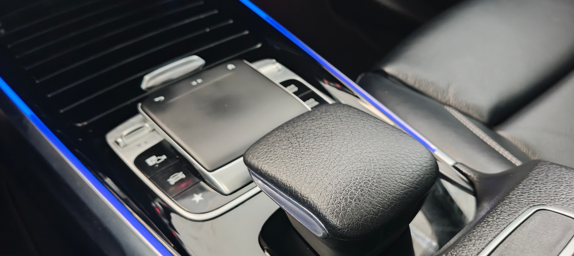 MERCEDES-BENZ GLB 200 AMG Line 7G-Tronic-image-10