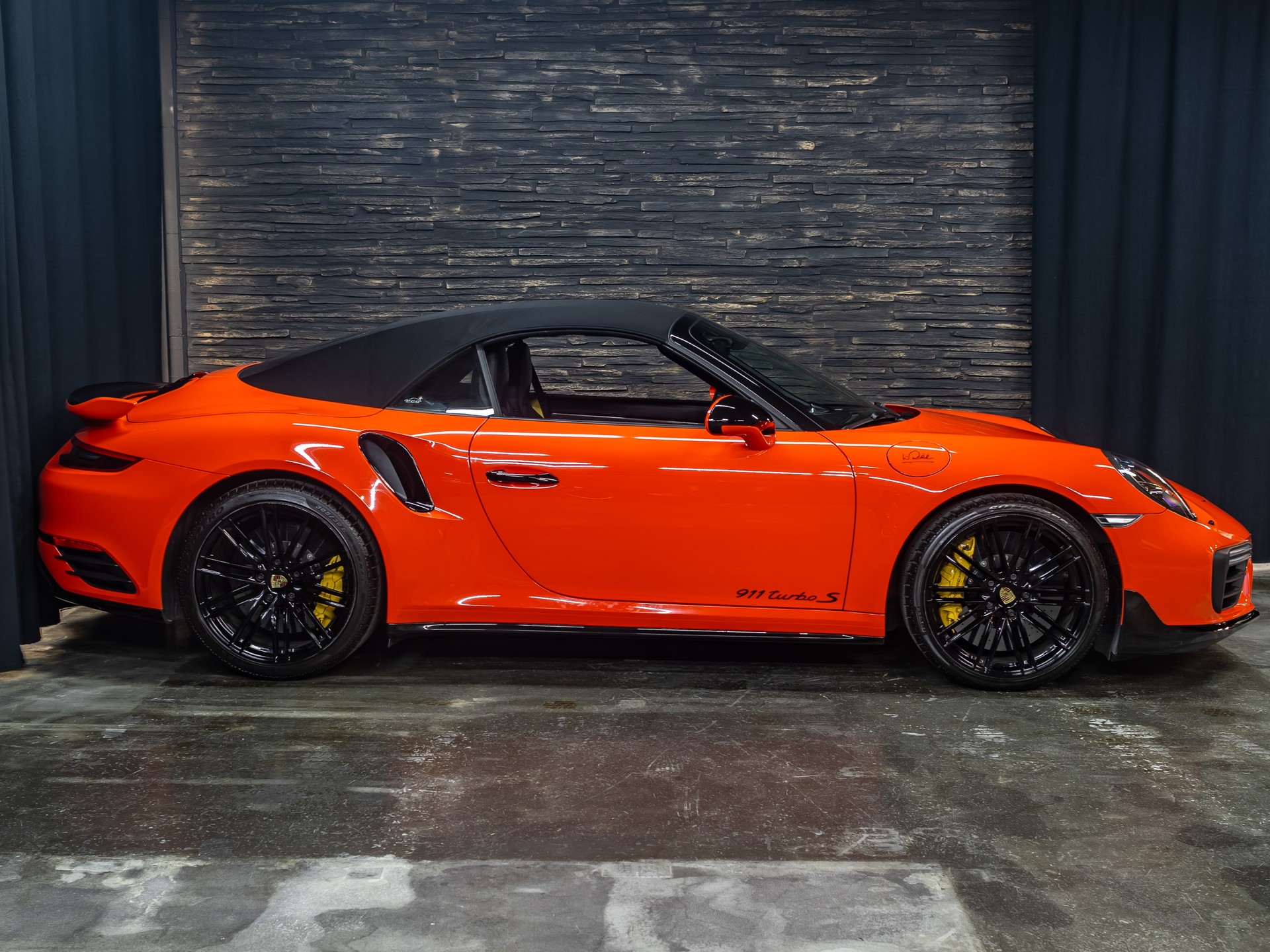 PORSCHE Turbo S Cabriolet 991.2 - lavaorange-image-7