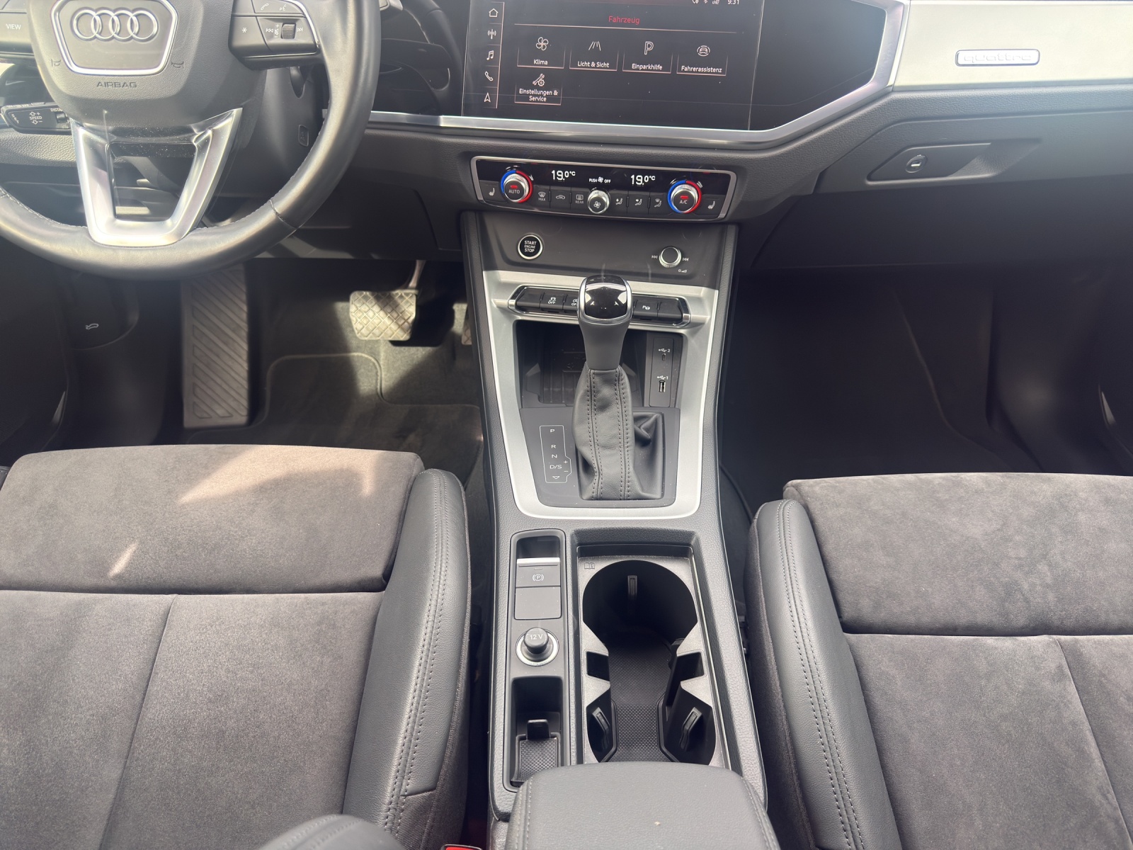 AUDI Q3 45 TFSI S line quattro S-tronic-image-10