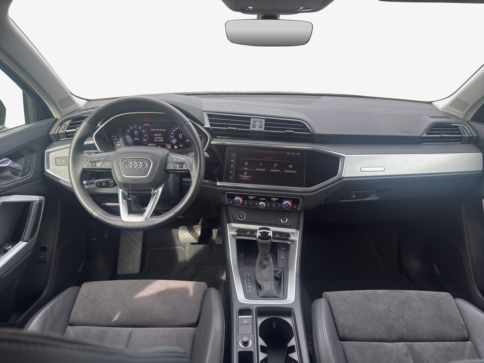 AUDI Q3 45 TFSI S line quattro S-tronic-image-8