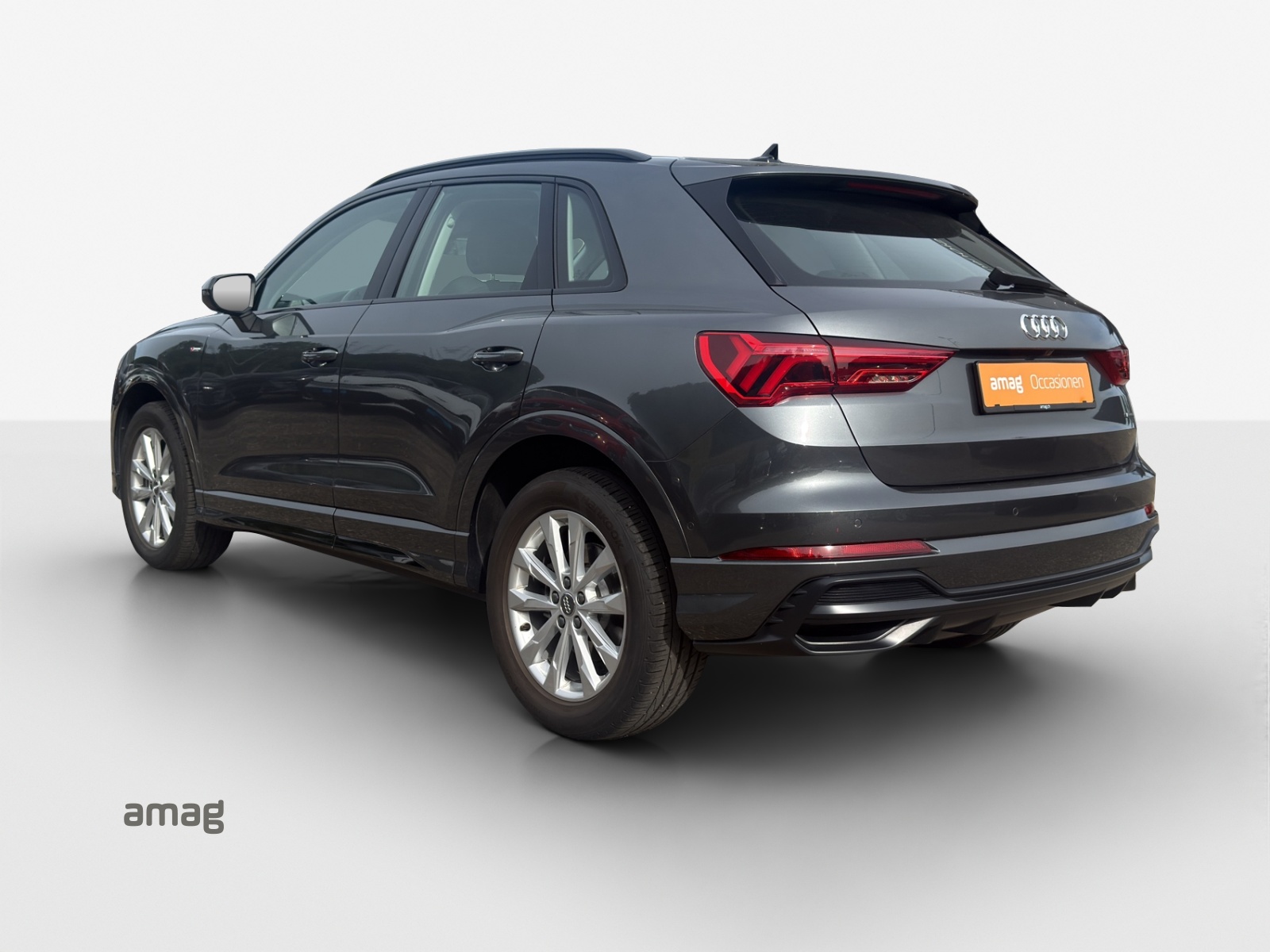 AUDI Q3 45 TFSI S line quattro S-tronic-image-2