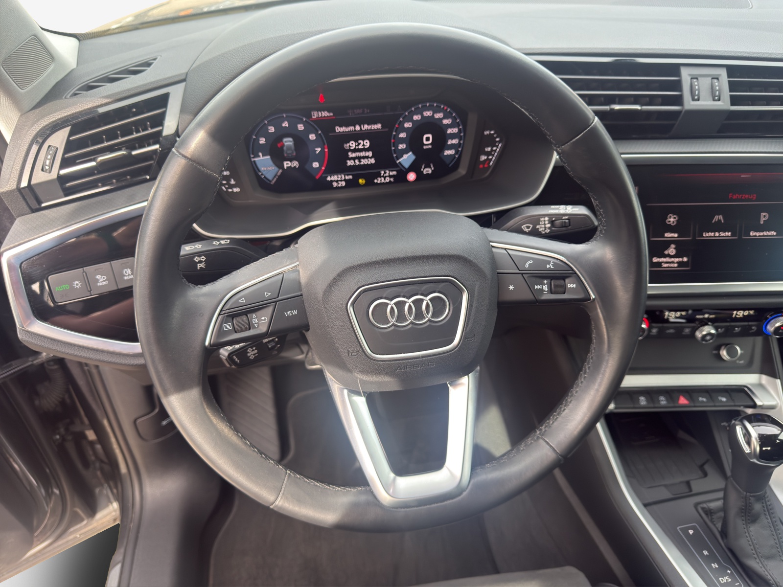 AUDI Q3 45 TFSI S line quattro S-tronic-image-9