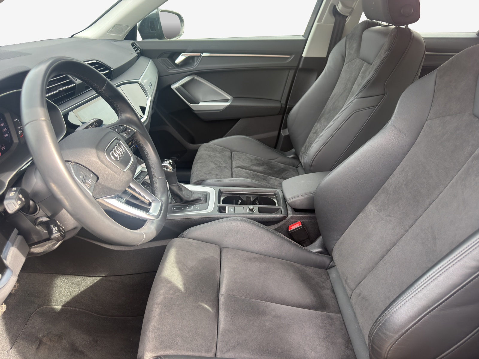 AUDI Q3 45 TFSI S line quattro S-tronic-image-7