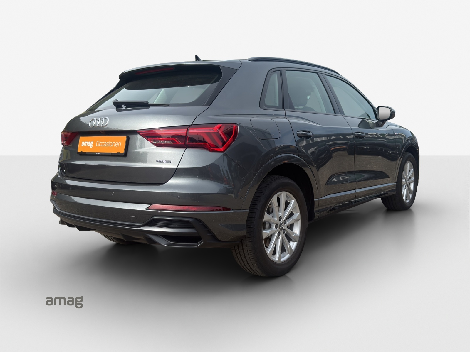 AUDI Q3 45 TFSI S line quattro S-tronic-image-4